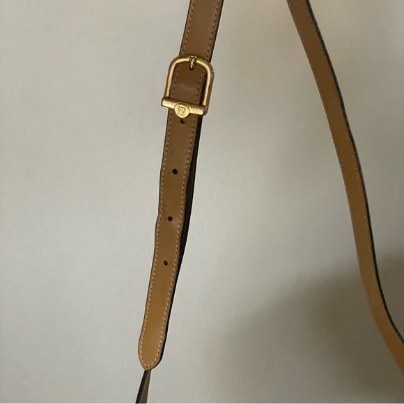 Vintage fendi penguin stripe camera crossbody bag - authenticated - Picture 5 of 11